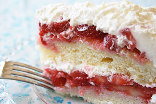 StrawberryCake_9615_600.jpg