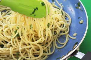Spaghetti with olive oil and garlic