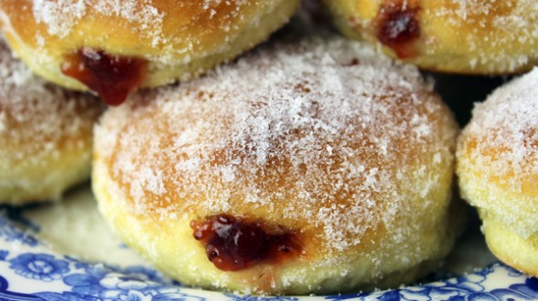 Pączki (Polish Doughnuts)