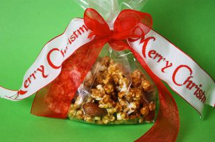 Christmas Caramel Corn