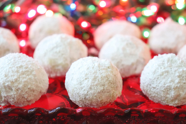Easy Christmas Snowball Cookies
